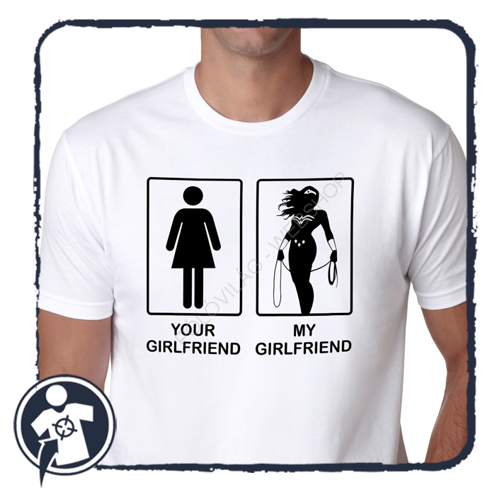 Your girlfriend, my girlfriend - vicces feliratos szuperhősös póló