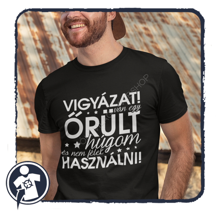 Vigyázat! Van egy őrült húgom, és nem félek használni! - vicces feliratos póló