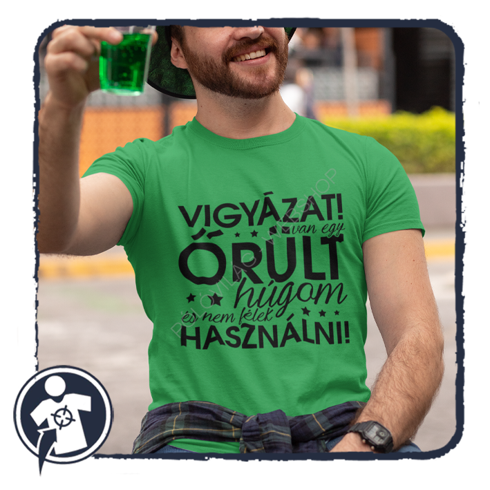 Vigyázat! Van egy őrült húgom, és nem félek használni! - vicces feliratos póló