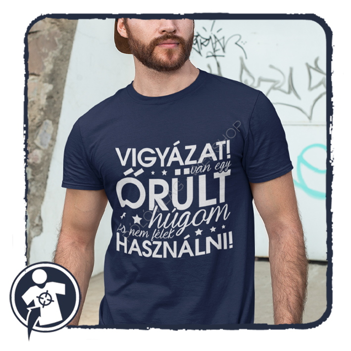 Vigyázat! Van egy őrült húgom, és nem félek használni! - vicces feliratos póló